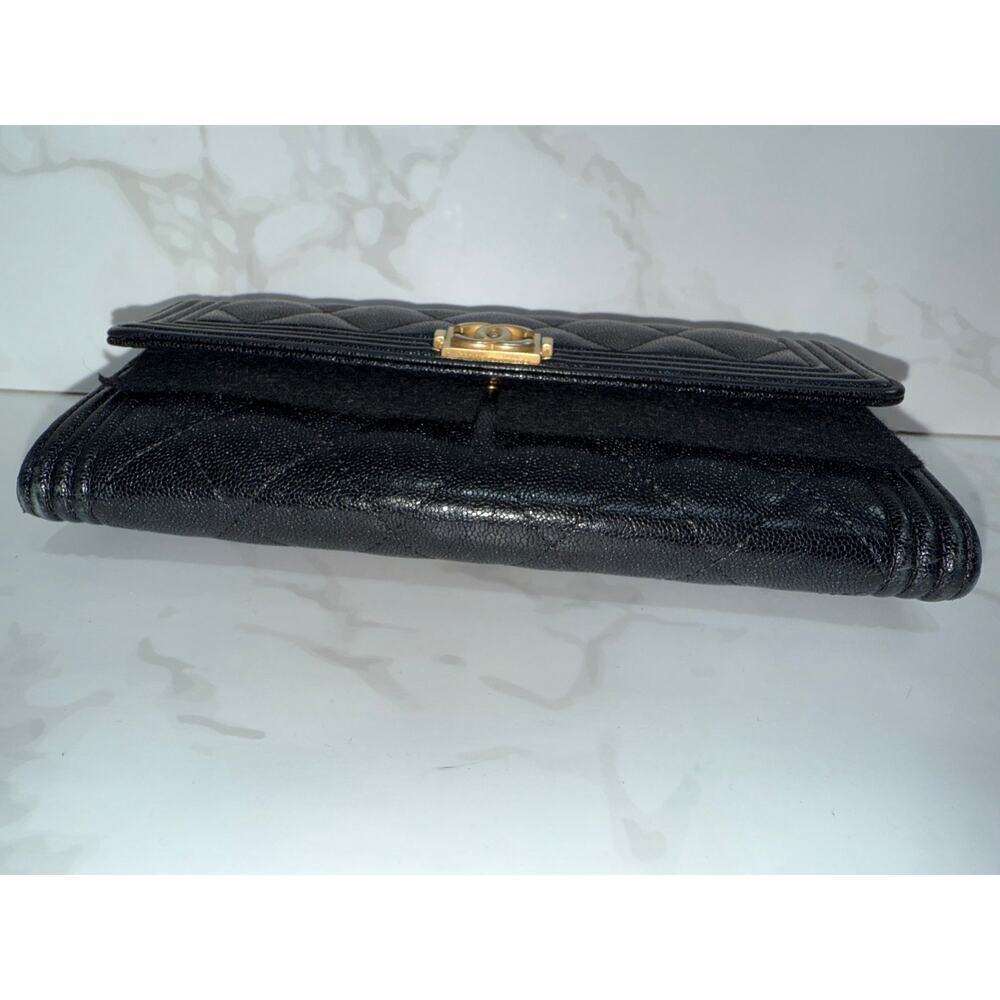 Chanel Boy Wallet in Black Quilted Leather - Picture 4 of 7